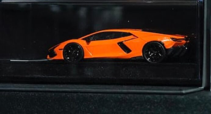 Lamborghini Revuelto: Electrifying Hybrid Powerhouse